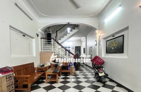 Bán Nhà Dân Xây Đẹp Bắc Từ Liêm - Ngõ Nông Gần Phố - Trước Nhà Thoáng Trước Sau - Sổ Đỏ Hoa Khôi.